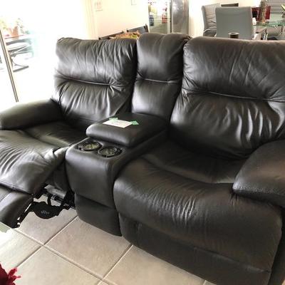 Flexsteel Power Reclining Loveseat w/Console - $1,100