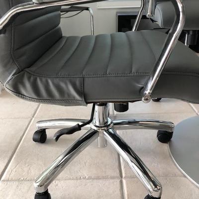 - Contemporary Nickel &Chrome Glass top Pedestal Dinette w/4 Light Gray Adjustable Caster Chairs - $650 (53" Round)