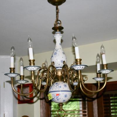 VINTAGE 8 LIGHTS HOLLAND DELFT PORCELAIN BLUE WHITE WITH BRASS CEILING FIXTURE CHANDELIER