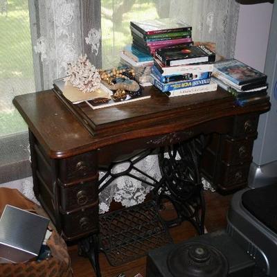 Early 1900â€™s Antique Minnesota Model B Treadle Sewing Machine