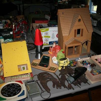 Vintage Doll Houses 