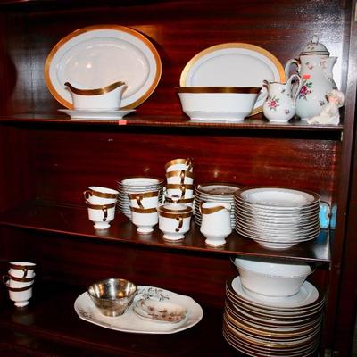 Nice Set of China Dinnerware Priced to Sell 