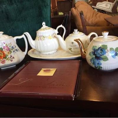 Collectors Teapots & Tray