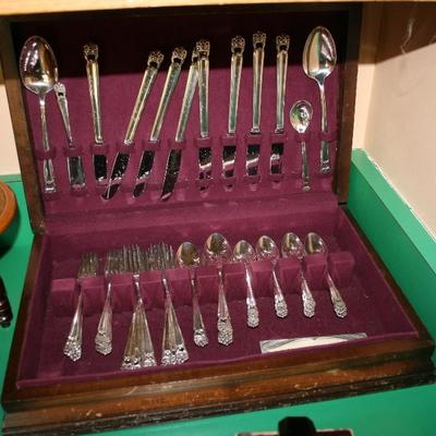 Rogers Brothers Flatware Set in Wood Case 