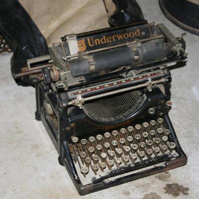 Underwood Manual Type Writer 
