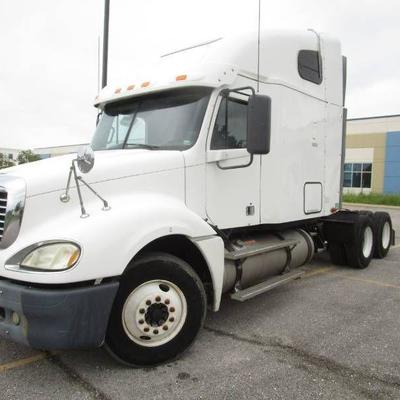 2006 Freightliner Columbia 120 Conventional Cab Tr..