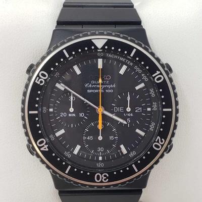 962 962: Seiko Chronograph Sports 100 Watch
Model 7A38-7080 
23