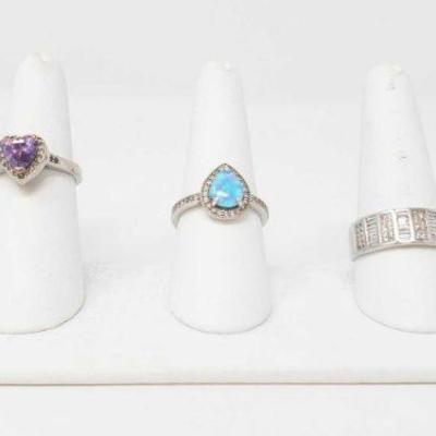 1015: 5 Assorted Rings Mostly Sterling Silver
5 Assorted Rings Mostly Sterling Silver weighting approx 24g and sizing from approx 7 to...