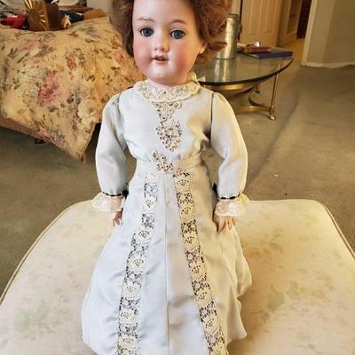 700
	
VINTAGE Porcelain Doll with Markings on the back of her Neck
Approximately 22