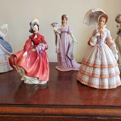 308
Lenox Figurines and Royal Doulton Figurine
Lenox Figurines and Royal Doulton Figurine