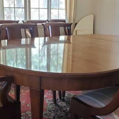 200	

Baker Furniture Dinning Table with 10 Chairs and Table Leaves
Baker Furniture Dinning Table with 10 Chairs and Table Leaves. Table...