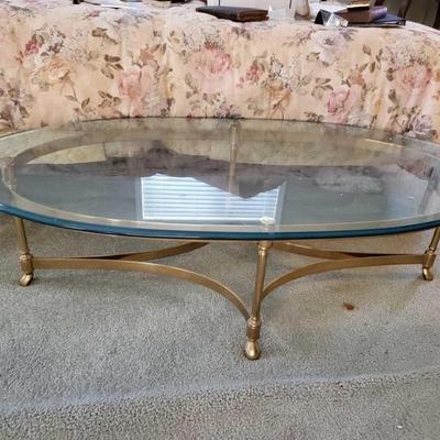 711
Glass top and brass Frame coffee table
Glass is very thick and heavy coffee table measures approximately 52