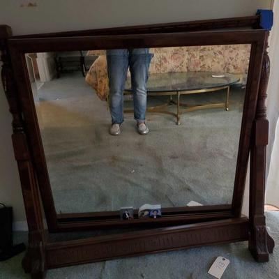 713
Antique mirror
Appears to set on a dresser. 39