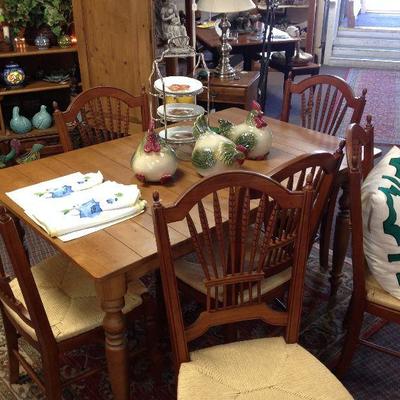 Ethan Allen Farmhouse style dining table w/ 2 leaves, 6 wheatback rush seat chairs