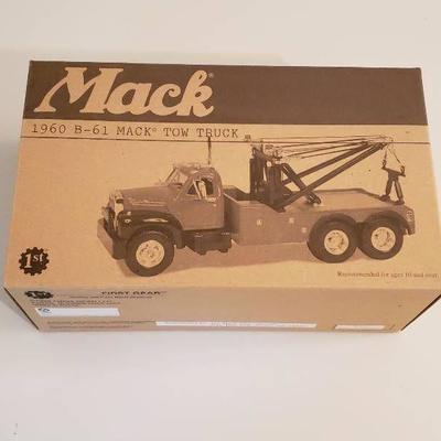 FIRST GEAR MACK 1960 B-61 Tow Truck