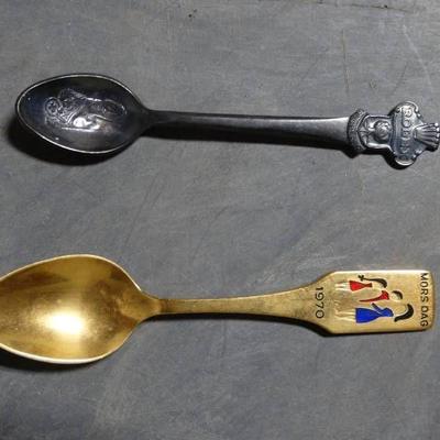 2 Small decorative spoons.