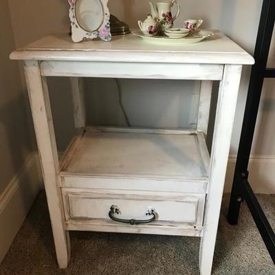 Night stand with drawer $75 each
20 X 15 X 37"
2 available