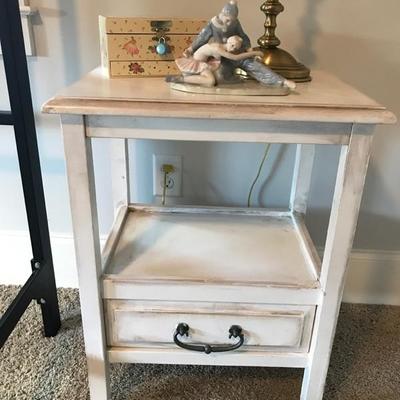 Night stand with drawer $75 each
20 X 15 X 37"
2 available