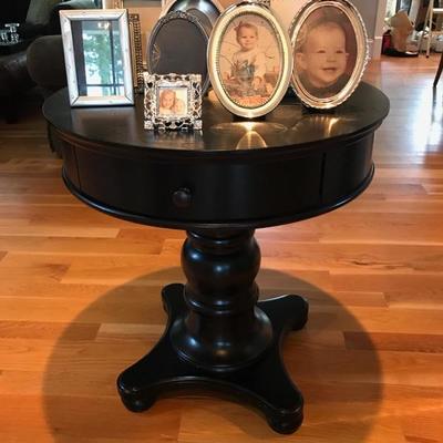 Pedestal table with drawer $199
28 X 30"
