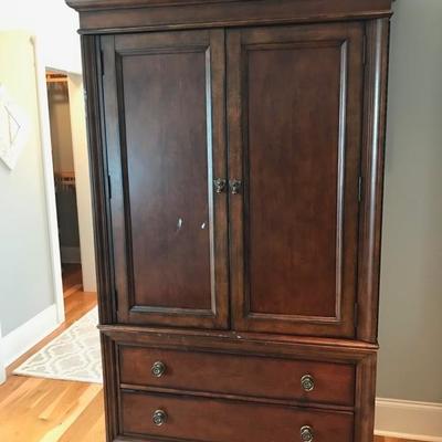 Bassett armoire $249
44 X 22 X 84"