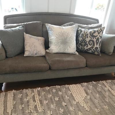 Ethan Allen sofa $455
85 X 33 X 34"