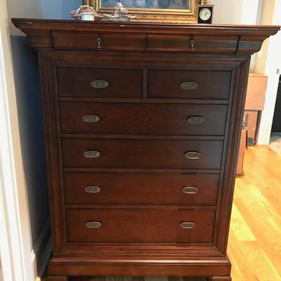 Bassett chest of drawers $320
41 X 22 X 52"