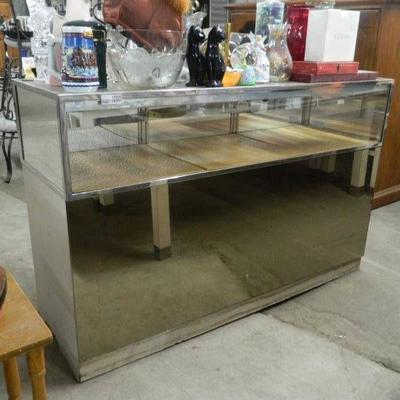 Mirrored Front Display Case with Top Contents Coll .....