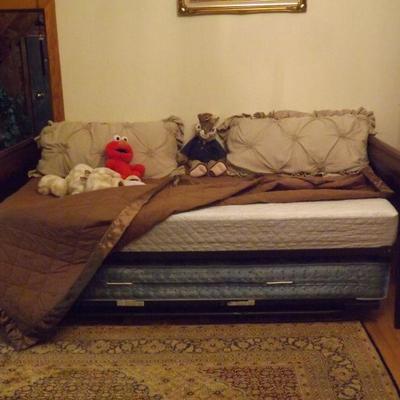 Trundle daybed