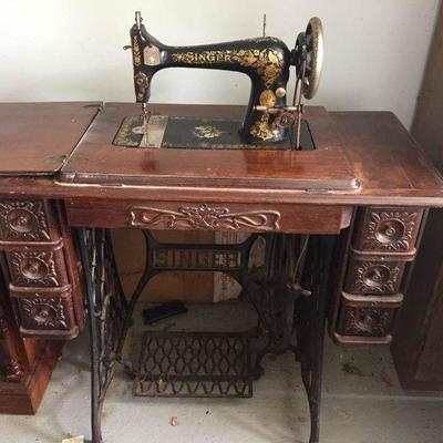 Atq Singer Sewing Machine