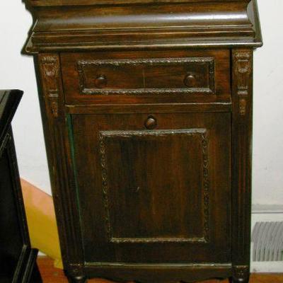 vintage SEWING CABINET   BUY IT NOW $  85.00