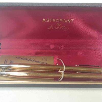 SG003 IRIS 1973 ASTROPOINT PEN SET IN ORIGINAL BOX MARDI GRAS KREWE FAVOR   https://www.ebay.com/itm/123829058555