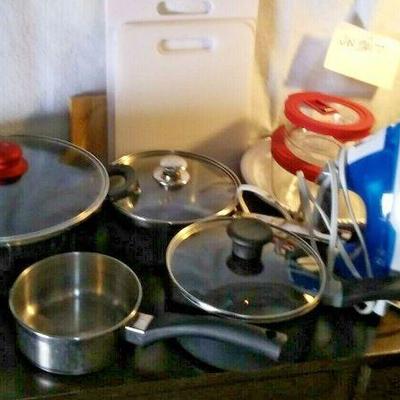 KITCHEN RANDOM LOT OF POTS/PANS/BOWLS/BOARDS/IRON/CUPS JN0017 https://www.ebay.com/itm/123833474167
