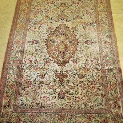 3.11x6 silk Turkish rug (BID ITEM)