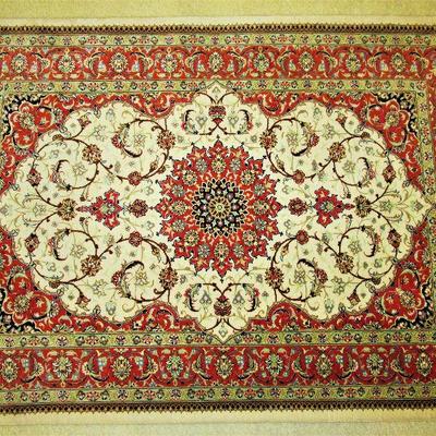 4.7x3.3 silk Persian rug (BID ITEM)