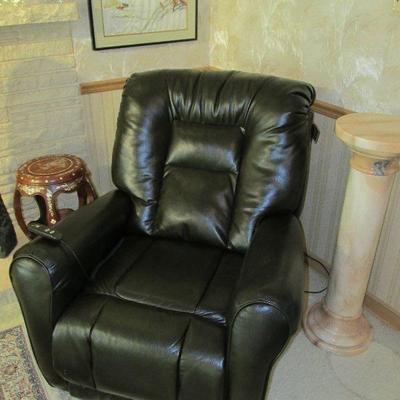 Like new leather lift chair