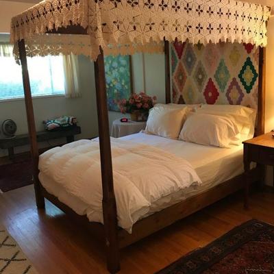Stunning Antique 4 Poster Bed & Beautiful Hand Crocheted Canopy