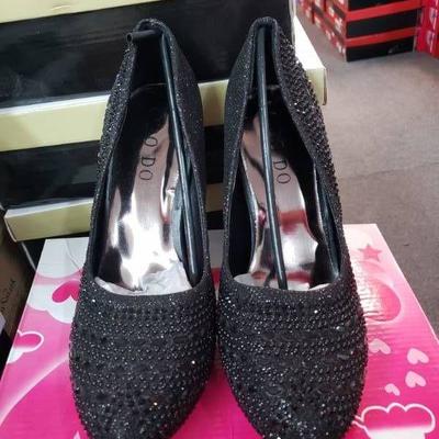 Black Shiny Heels Size 8