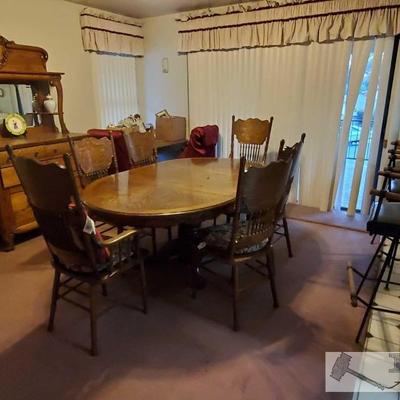 1057: Solid Oak Table with 6 solid Oak Chairs Complete with Cushions
Cable measures 70