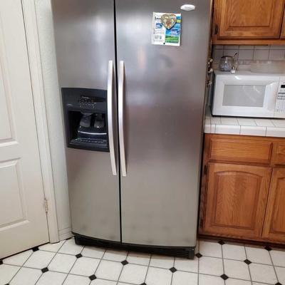 1053: 1053: Whirlpool Gold 25 Cu ft Refrigerator and freezer
Measures 69
