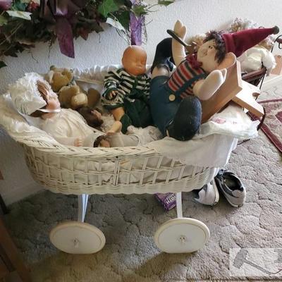 1018: Large Baby Carriage full of Porcelain and vintage dolls
Said carriage measure 26