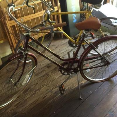 2 vintage Bikes (Bay Pointe 3 Speed, Motobecane Nomade)