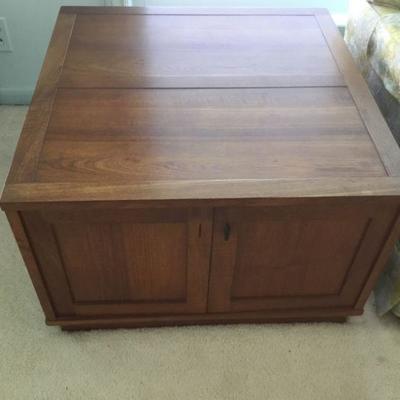 MCM  End Table (W=27.5in x D=27.5in x H=17-5/8in)
