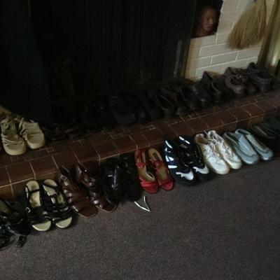 Mostly ladies shoes. Nike Charles Barkley 94 Air Force Max Men's Shoes.