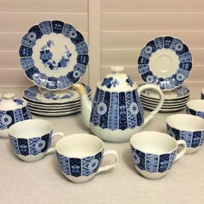 MMT012 Blue Imari Fine China Tea Set