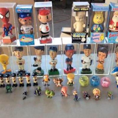 DDD007 Bobble Heads & Sports Collectibles
