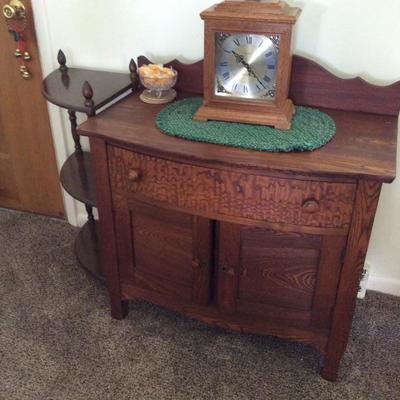 ANOTHER OAK COMMODE OR PITCHER AND BOWL STAND