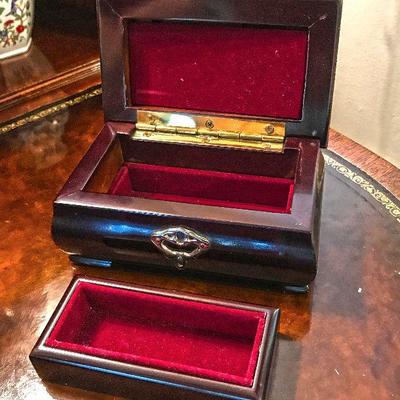 Small mahogany jewelry box with tray. $20