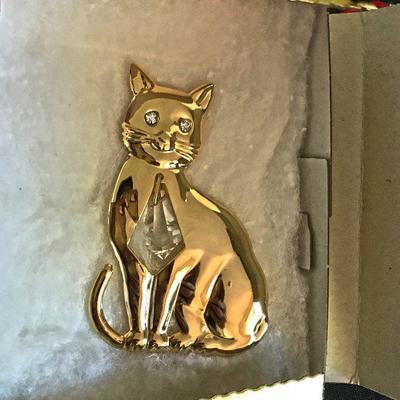 Cat ornament with Swarskovi crystals in eyes and collar. $12