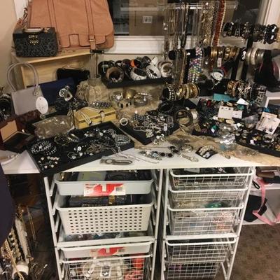 LOTS OF JEWELRY