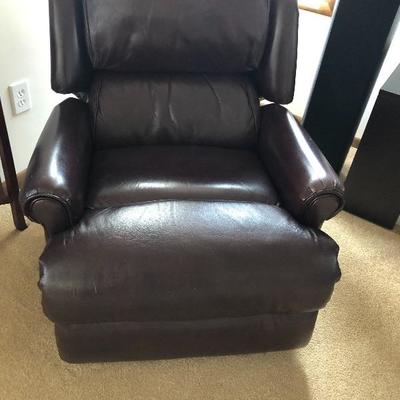2 ELECTRIC RECLINERS